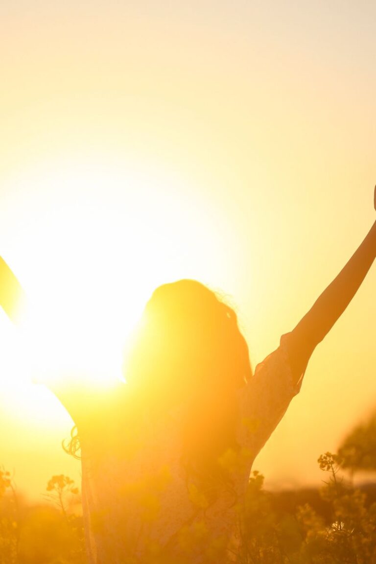 Razón #4: Mejor quédate fuera, así no tienes que sentir ese calorcito de pertenencia cuando te reciben con alegría.